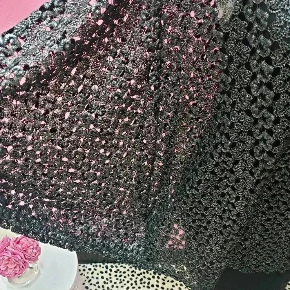 Quintessential Plus Size Cape - Picture 3 of 7